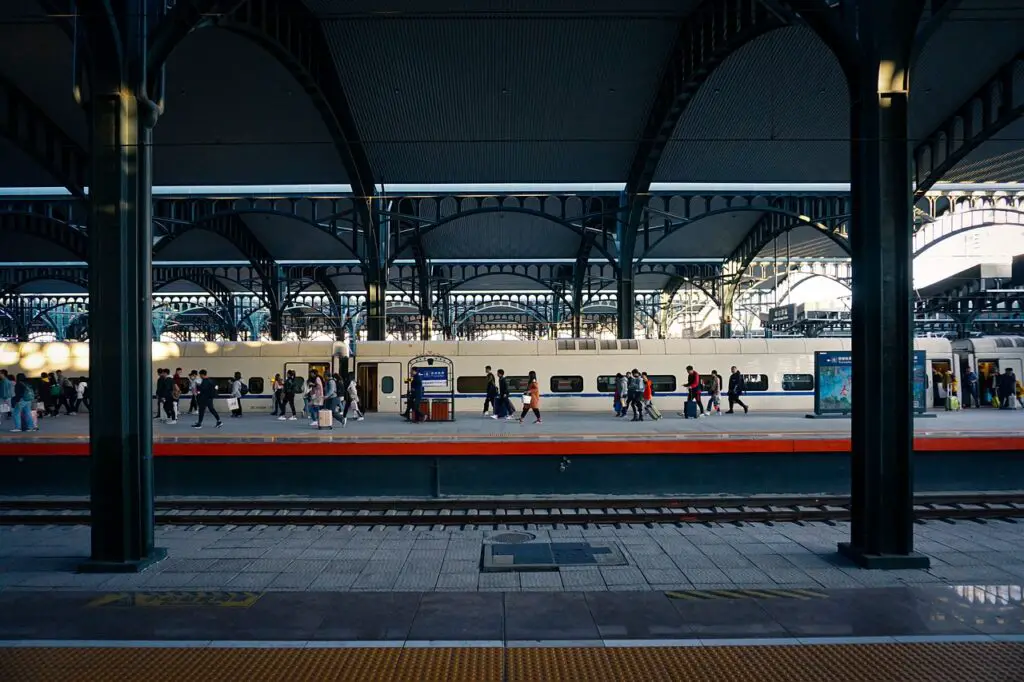 Is spoor 8 op hetzelfde perron als spoor 6?