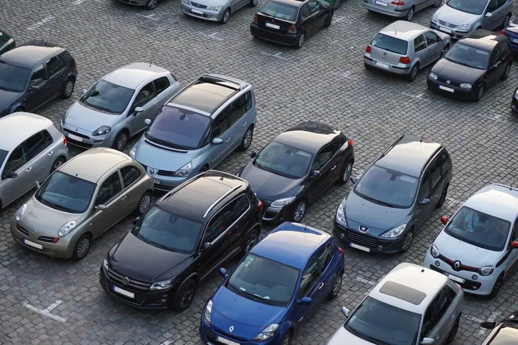 Waar kan ik lang parkeren bij station Zwolle en wat kost het?