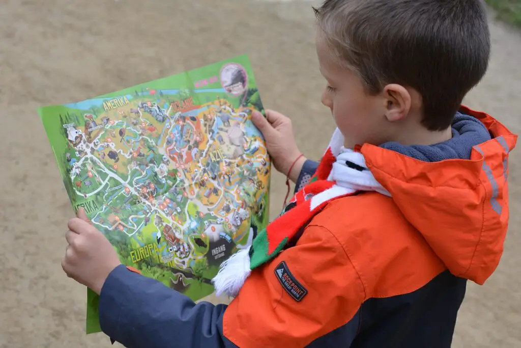 Hoe vind ik een plattegrond van de perrons op het station?