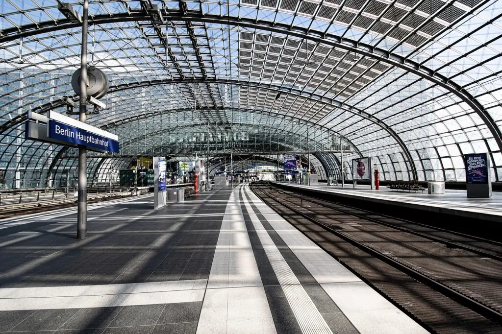 Waar vind je het adres van station Zwolle achterkant?