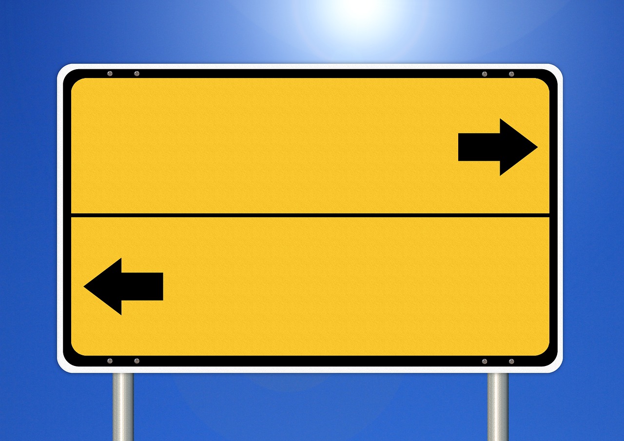 Welke kant op vanaf het station naar het standbeeld en water?